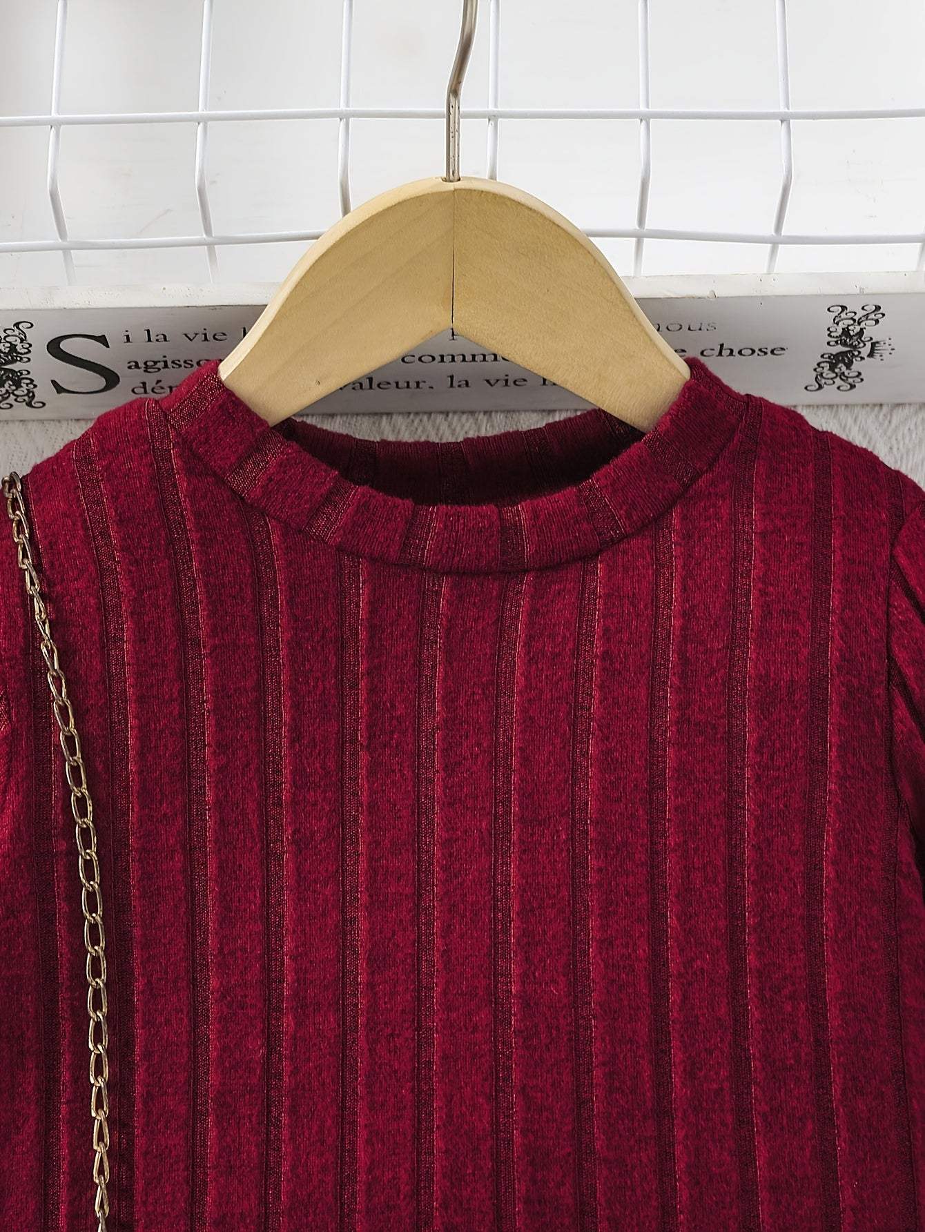 Stylish girls' outfit in red, high-quality polyester knit fabric.