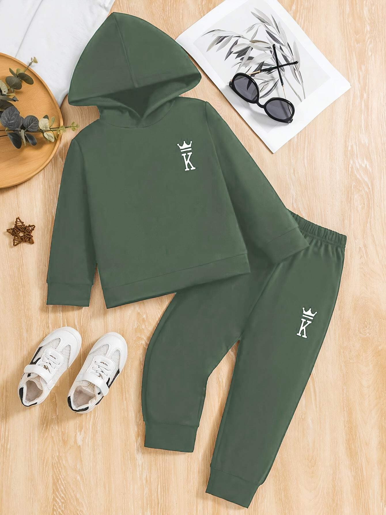 Boys' king logo print casual sports hoodie and pants set, 2pcs, green.