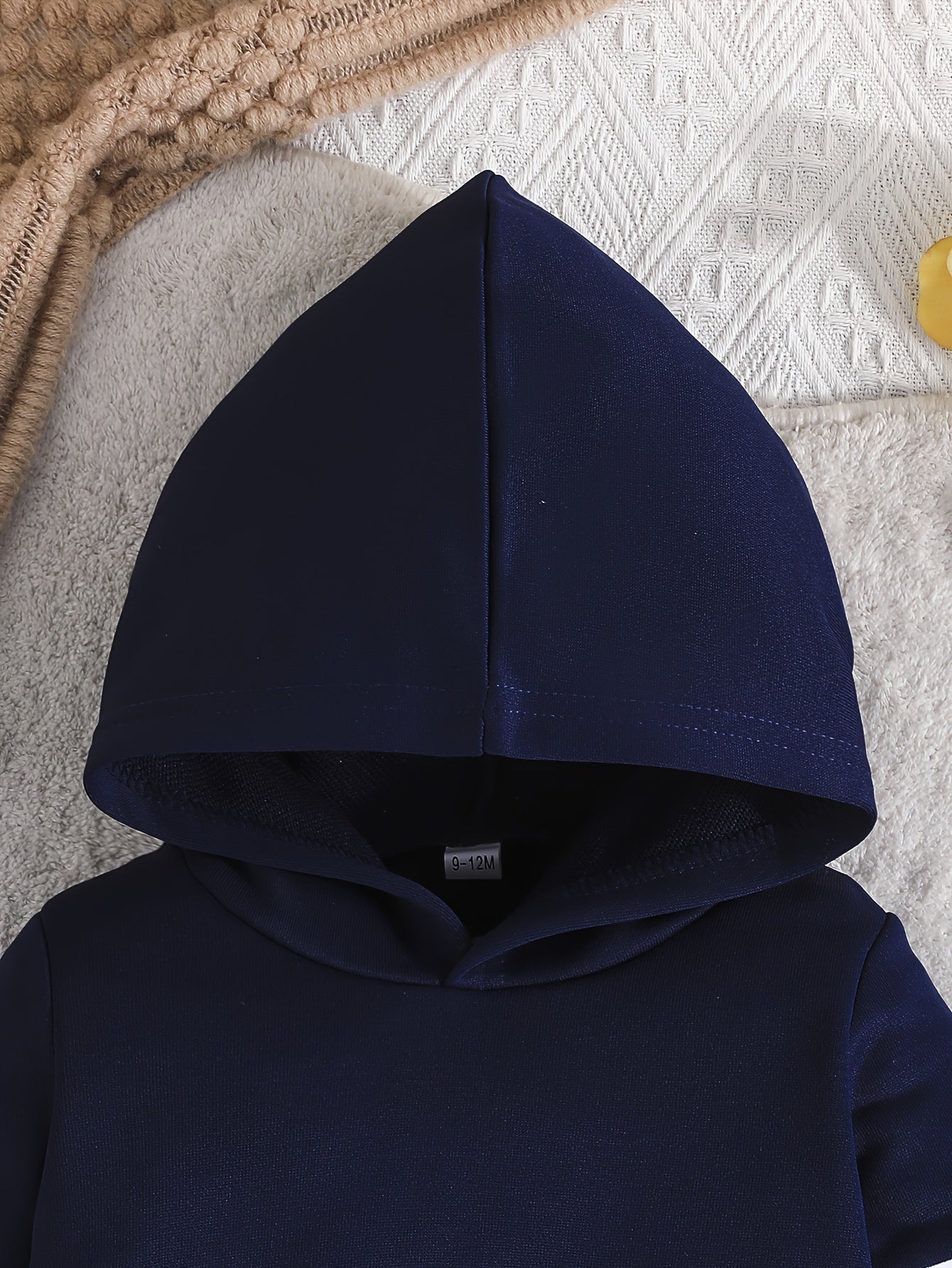 Stylish 2-Piece Set Featuring Hooded Sweatshirt And Pants