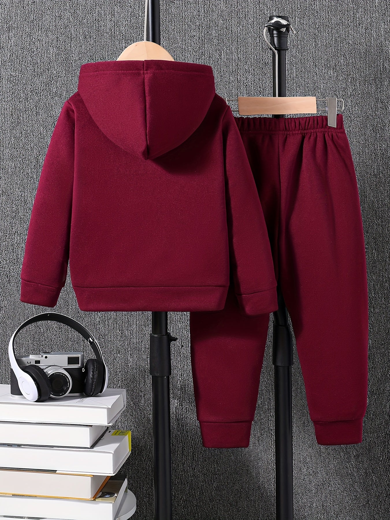 Trendy 2-Piece Outfit Featuring Important Print for Kids