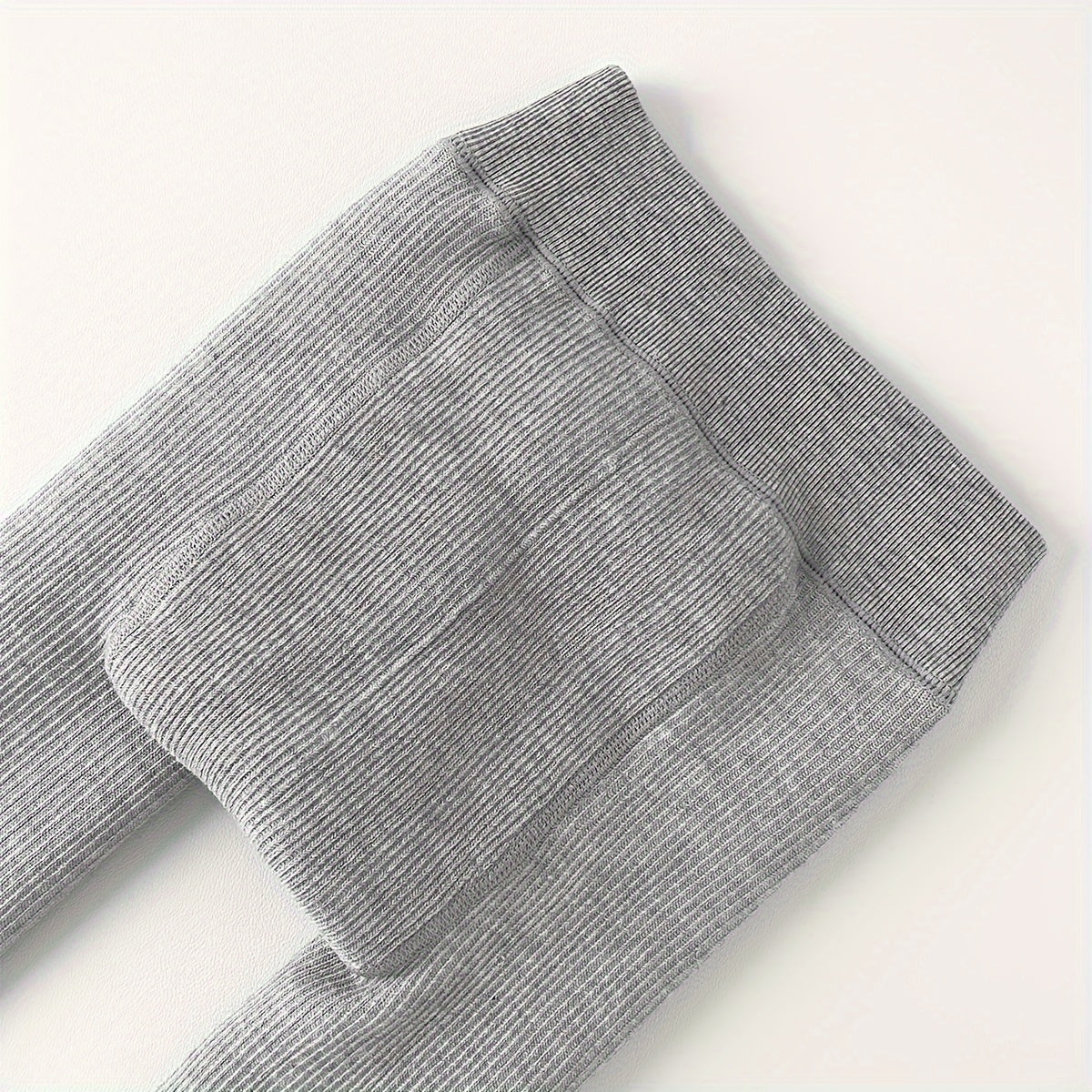 Cozy girls' fleece-lined tights for winter wear, featuring a solid color design.