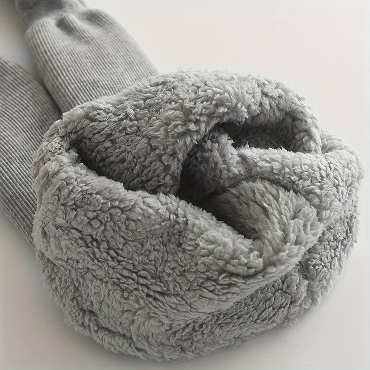 Cozy girls' fleece-lined winter tights in solid color pattern.