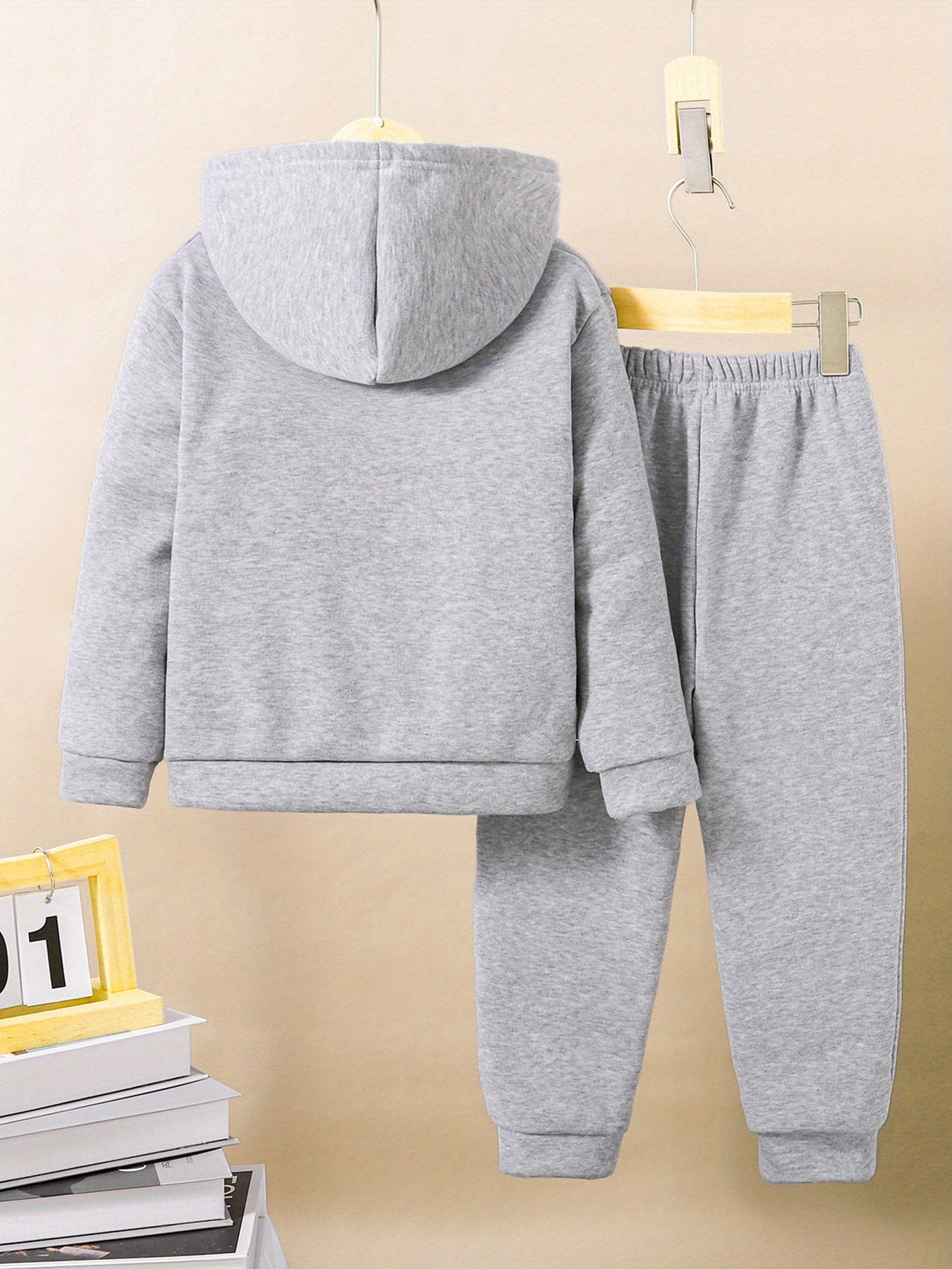 Cozy Bear-Themed Boys' Hoodie & Joggers Set for Fall