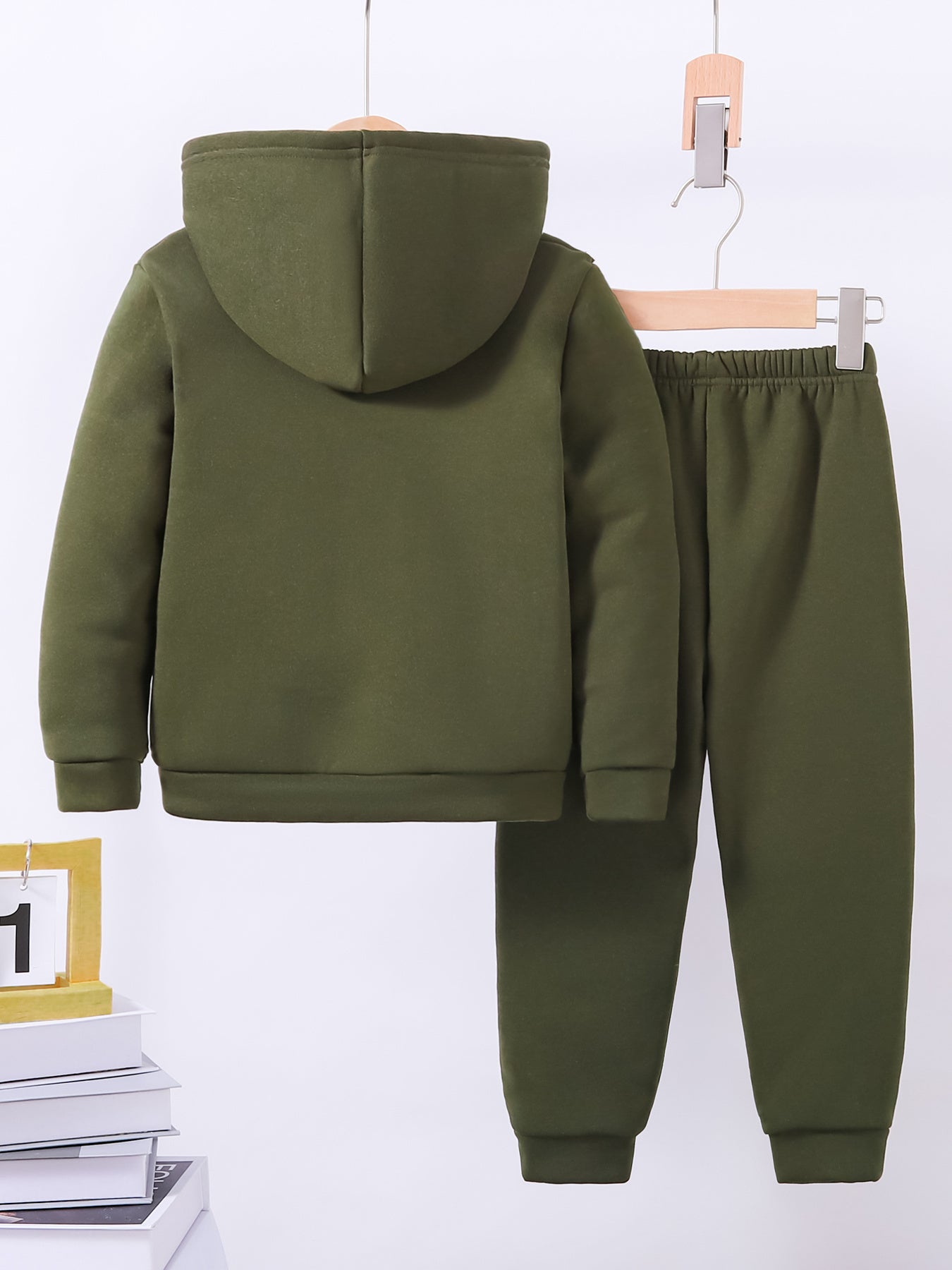 Cozy Bear-Themed Boys' Hoodie & Joggers Set for Fall