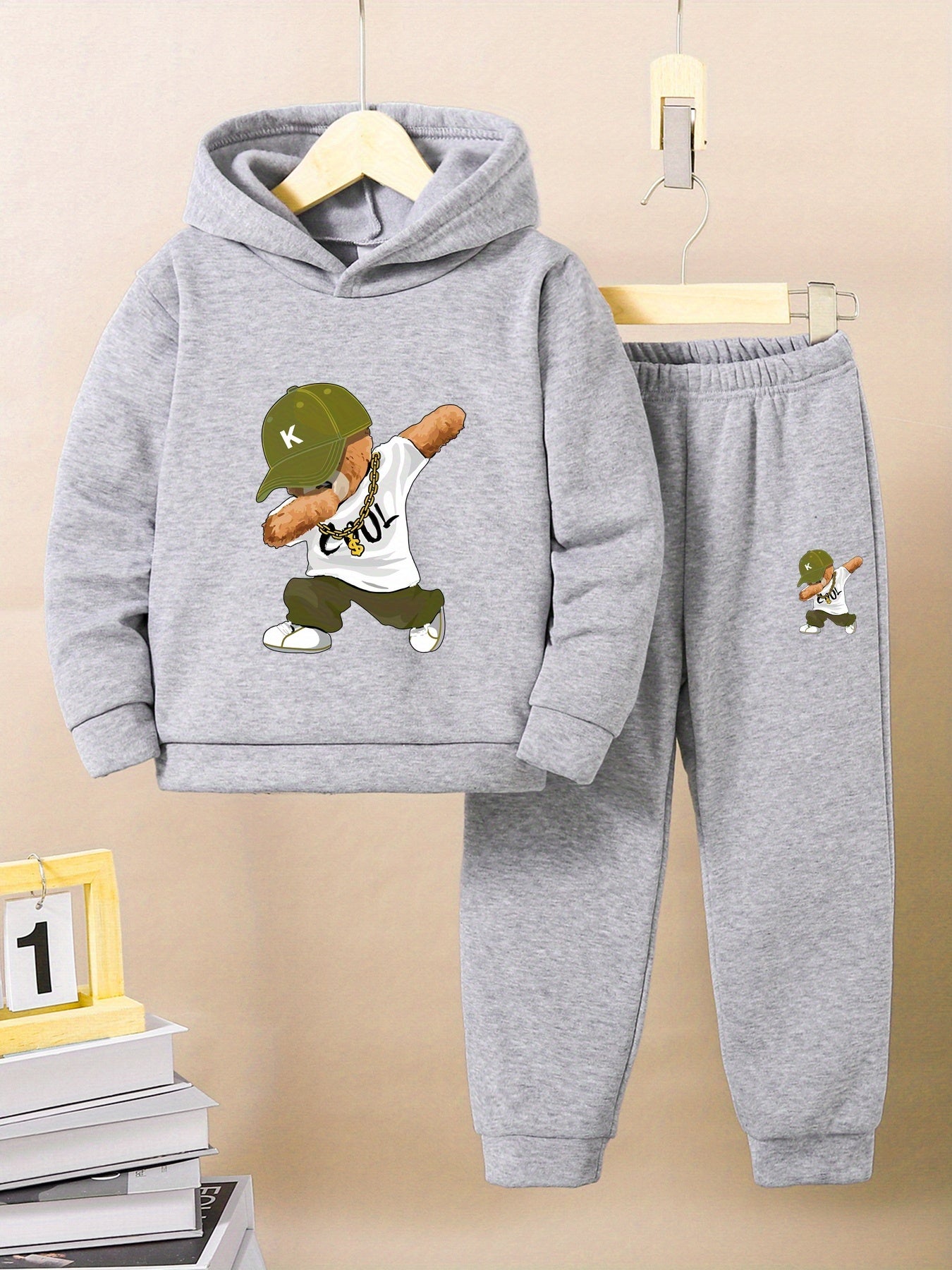 Cozy Bear-Themed Boys' Hoodie & Joggers Set for Fall