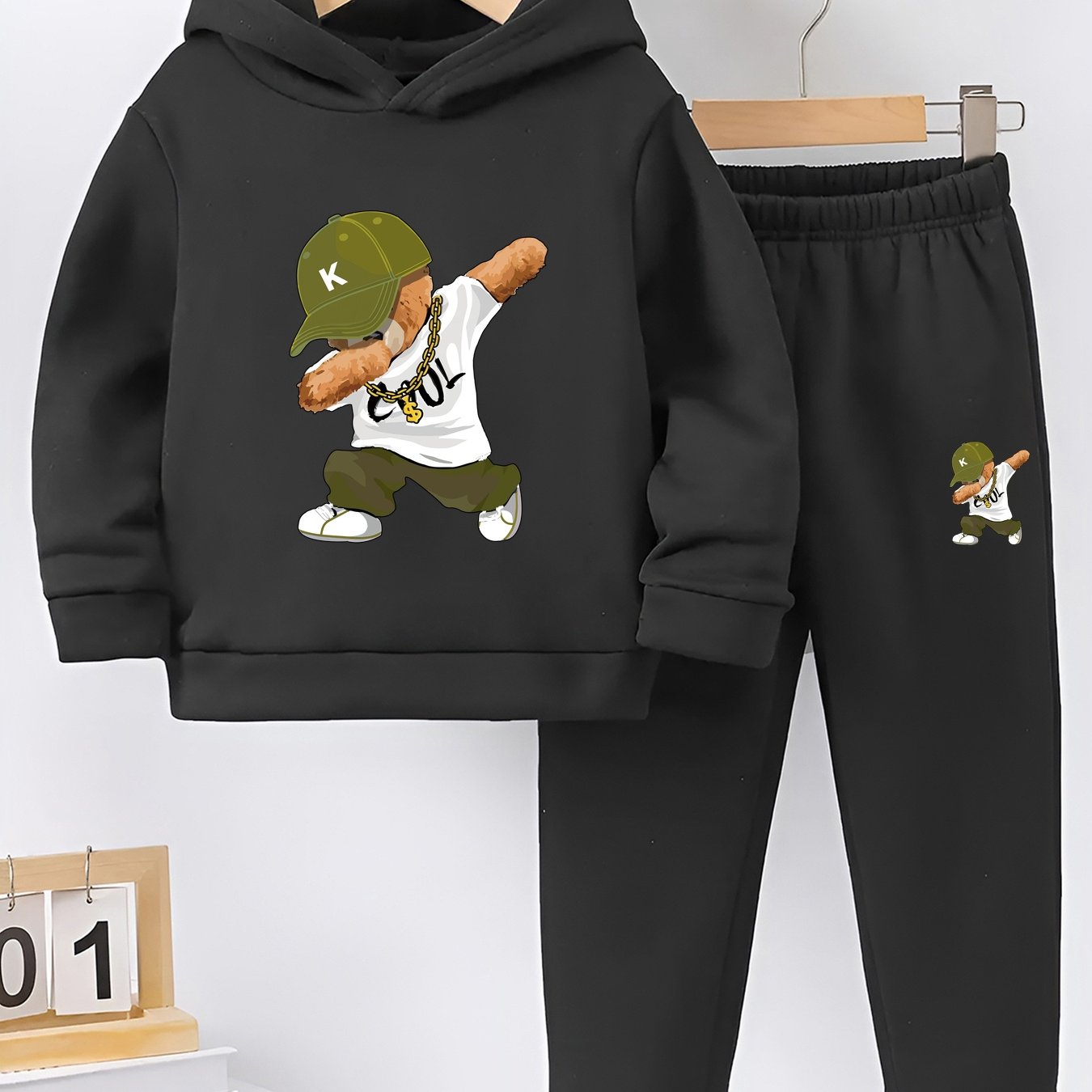 Cozy Bear-Themed Boys' Hoodie & Joggers Set for Fall