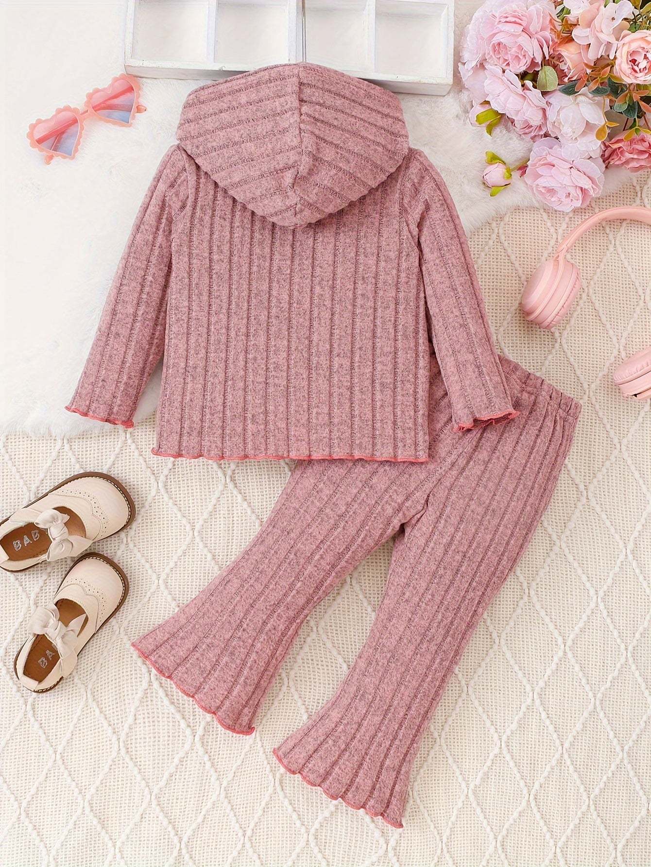 Pretty pink 2-piece shirt and pants set for girls, ribbed texture, hooded top, soft and stretchy fabric, stylish and comfortable.