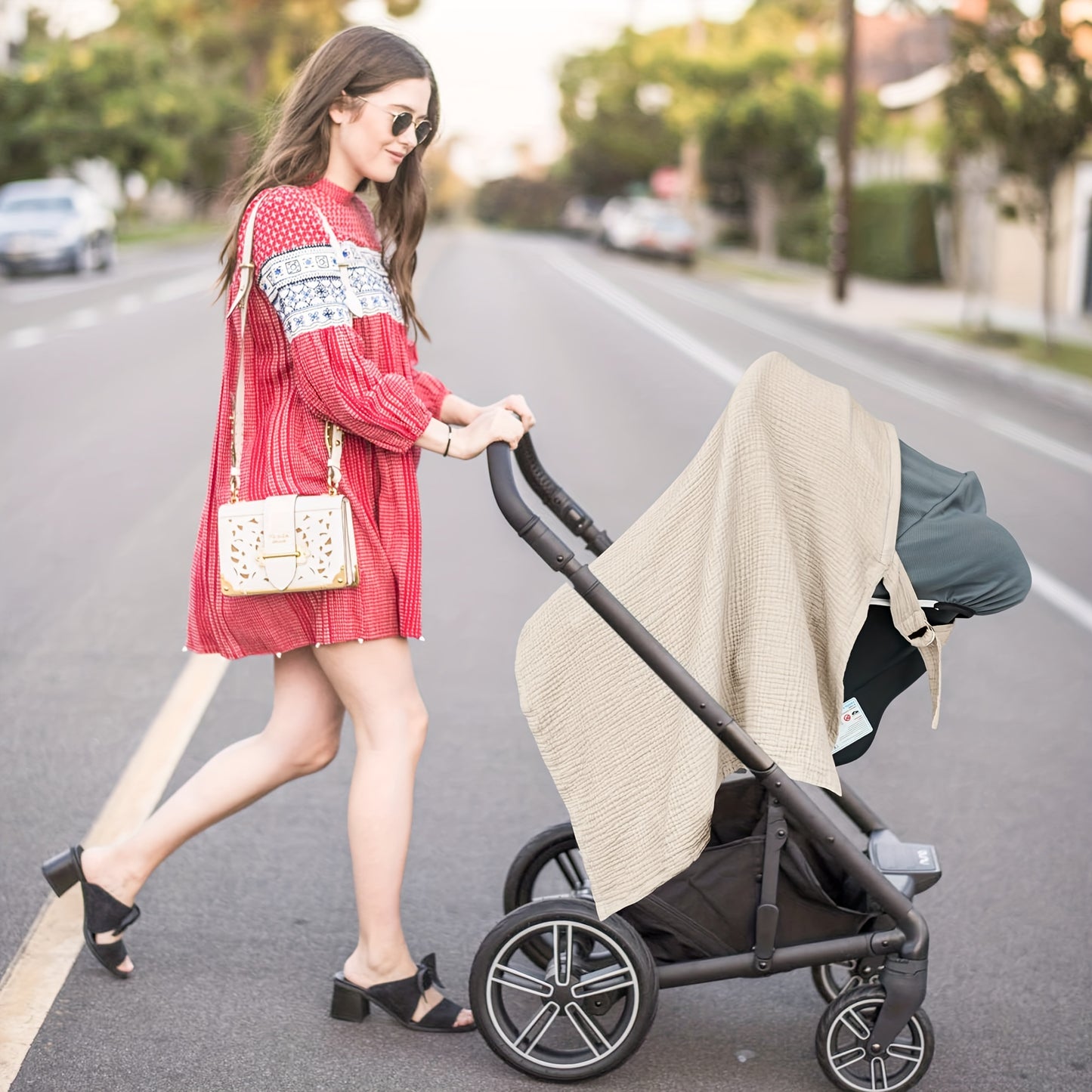 Privacy Plus: Stylish Nursing Cover for Modern Moms