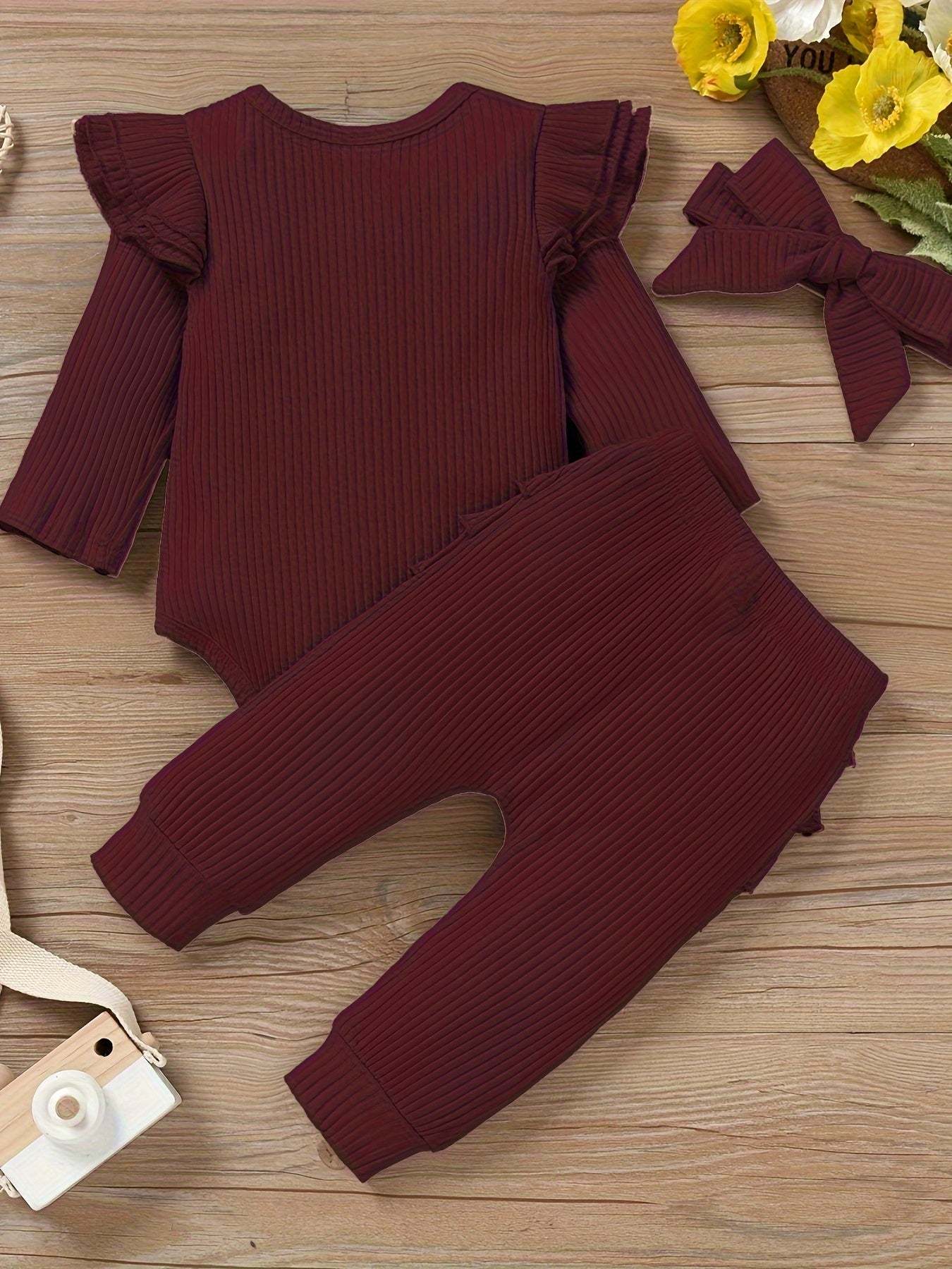 Charming Trio 3-piece outfit set with headband for girls, featuring a long-sleeve top with ruffles, matching pants, and a headband in a stylish and comfortable design.