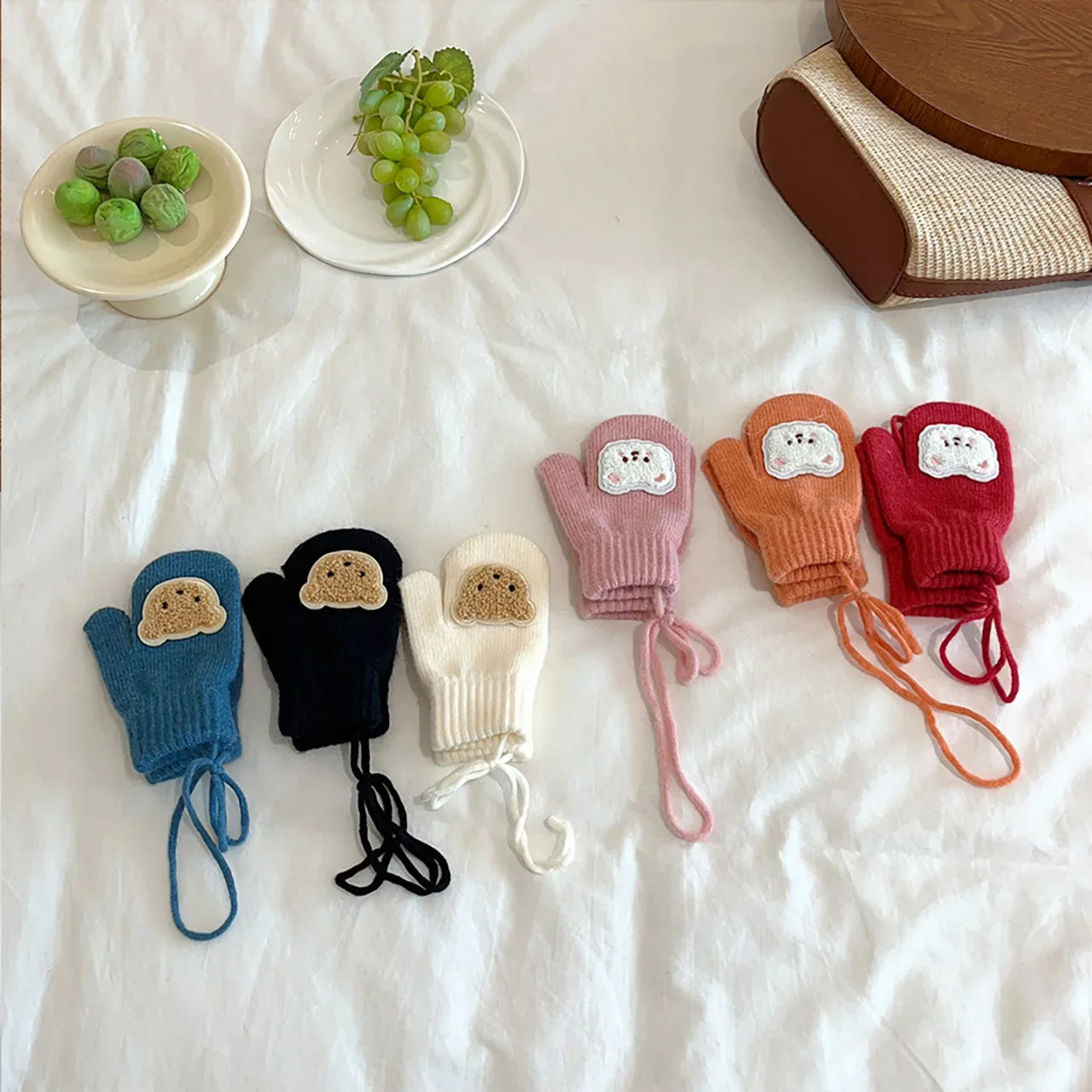 Winter Warm Knitted Baby Gloves Cute Cartoon Bear Boys Girls Full Finger Mittens With Ropes Outdoor Windproof Kids Mittens