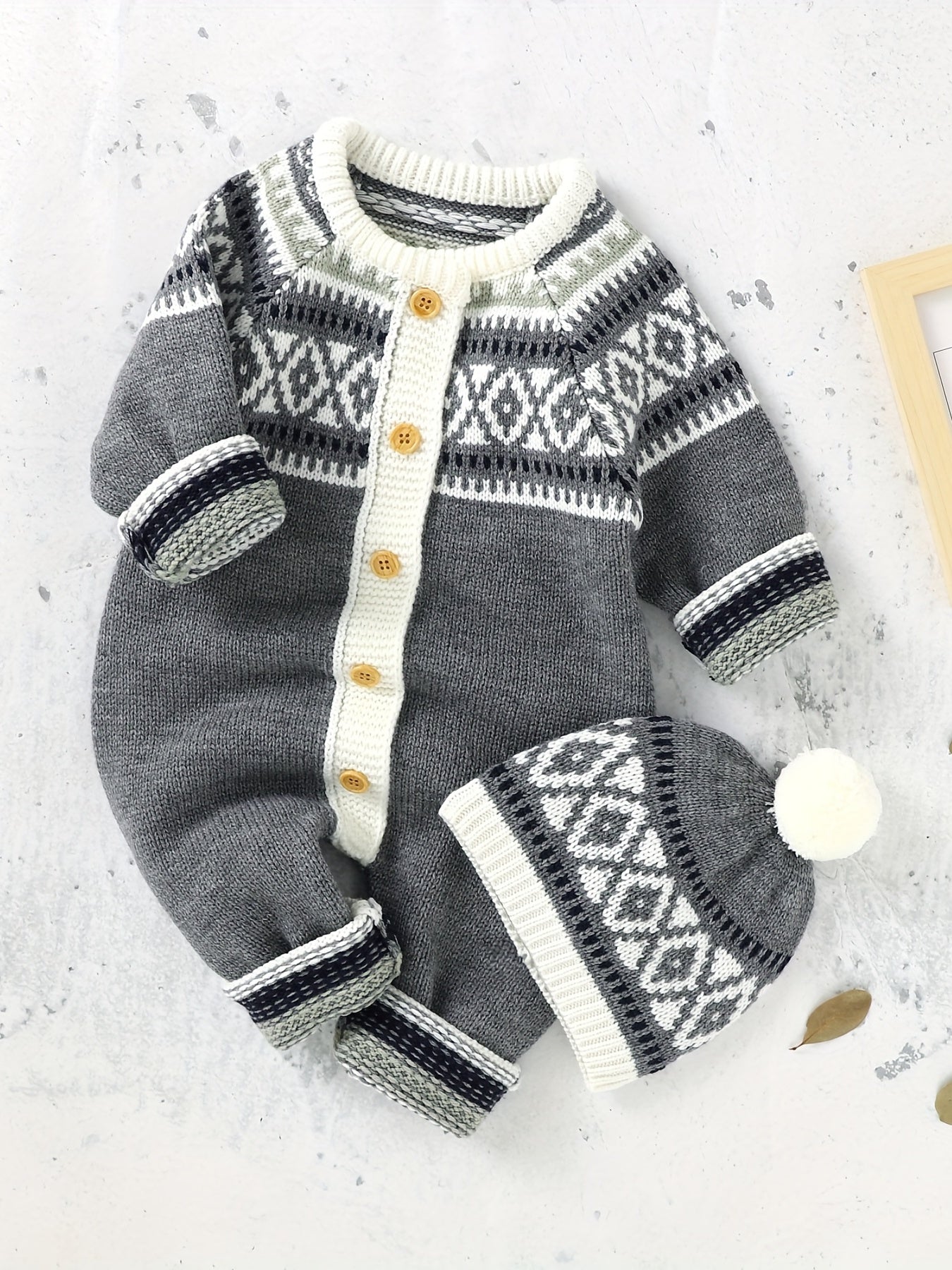 Cozy Baby Set With Classic Nordic Design For Infants